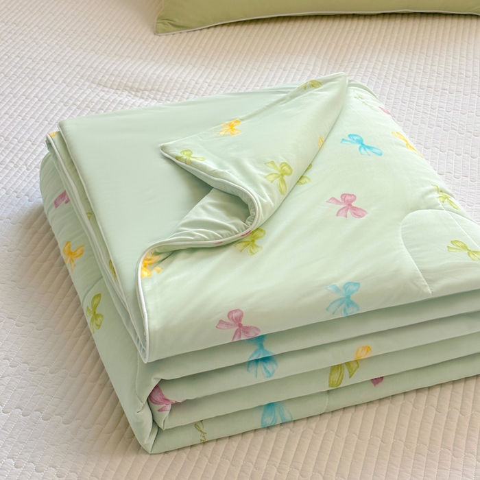 91家纺网 家纺一手货源 找家纺 鑫琪莱家纺 2026新款印花冰皮软心凉凉被夏被 半夏彩蝶-绿