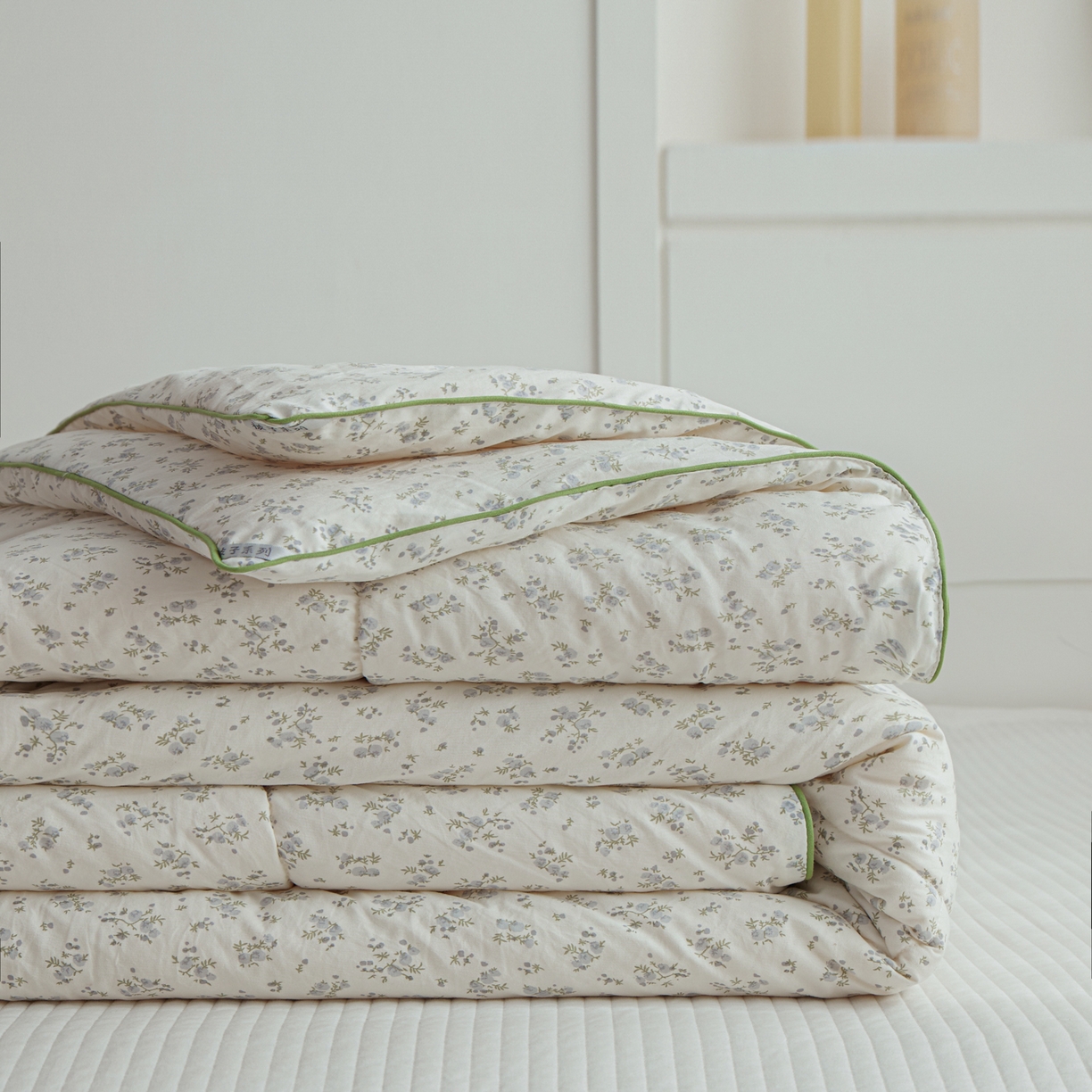 91家纺网 家纺一手货源 找家纺 尊妙被业 2026新款小奶芙大豆夏被夏凉被空调被 春日浮光