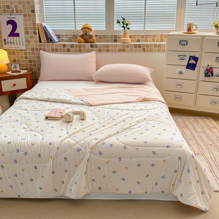 91家纺网 家纺一手货源 找家纺 鑫琪莱家纺 2026新款印花冰皮软心凉凉被夏被 彩莓物语-白