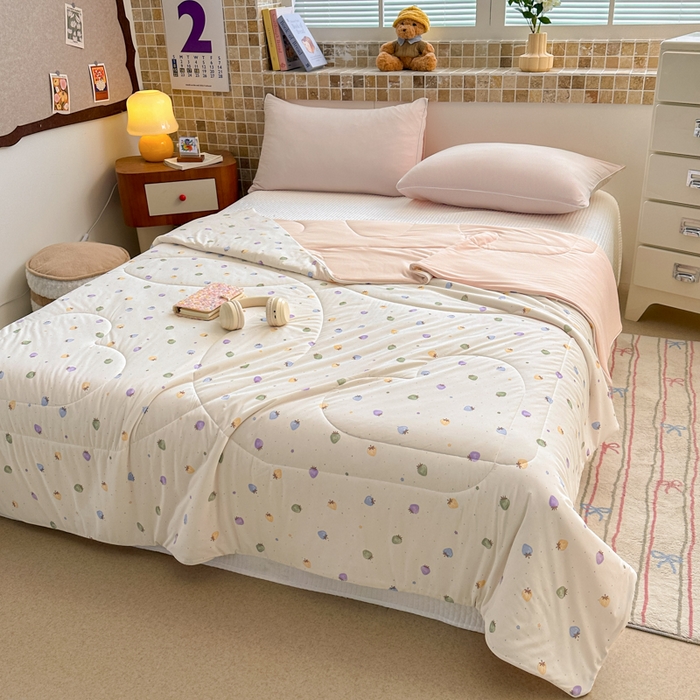 91家纺网 家纺一手货源 找家纺 鑫琪莱家纺 2026新款印花冰皮软心凉凉被夏被 彩莓物语-白