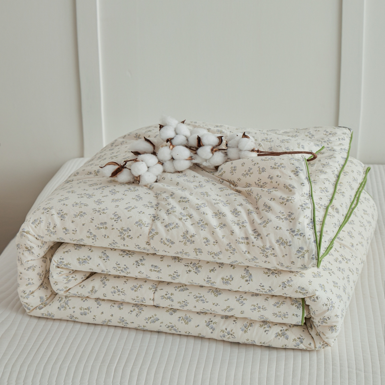 91家纺网 家纺一手货源 找家纺 尊妙被业 2026新款小奶芙大豆夏被夏凉被空调被 春日浮光