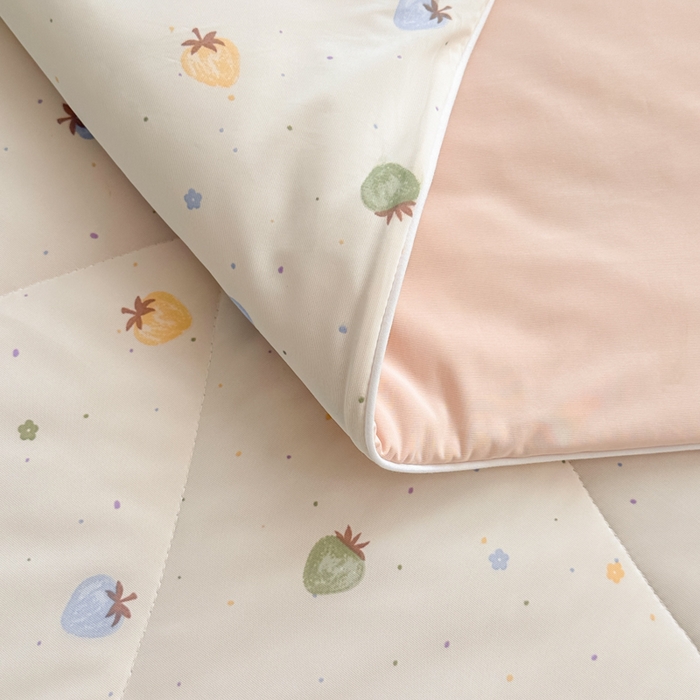 91家纺网 家纺一手货源 找家纺 鑫琪莱家纺 2026新款印花冰皮软心凉凉被夏被 彩莓物语-白