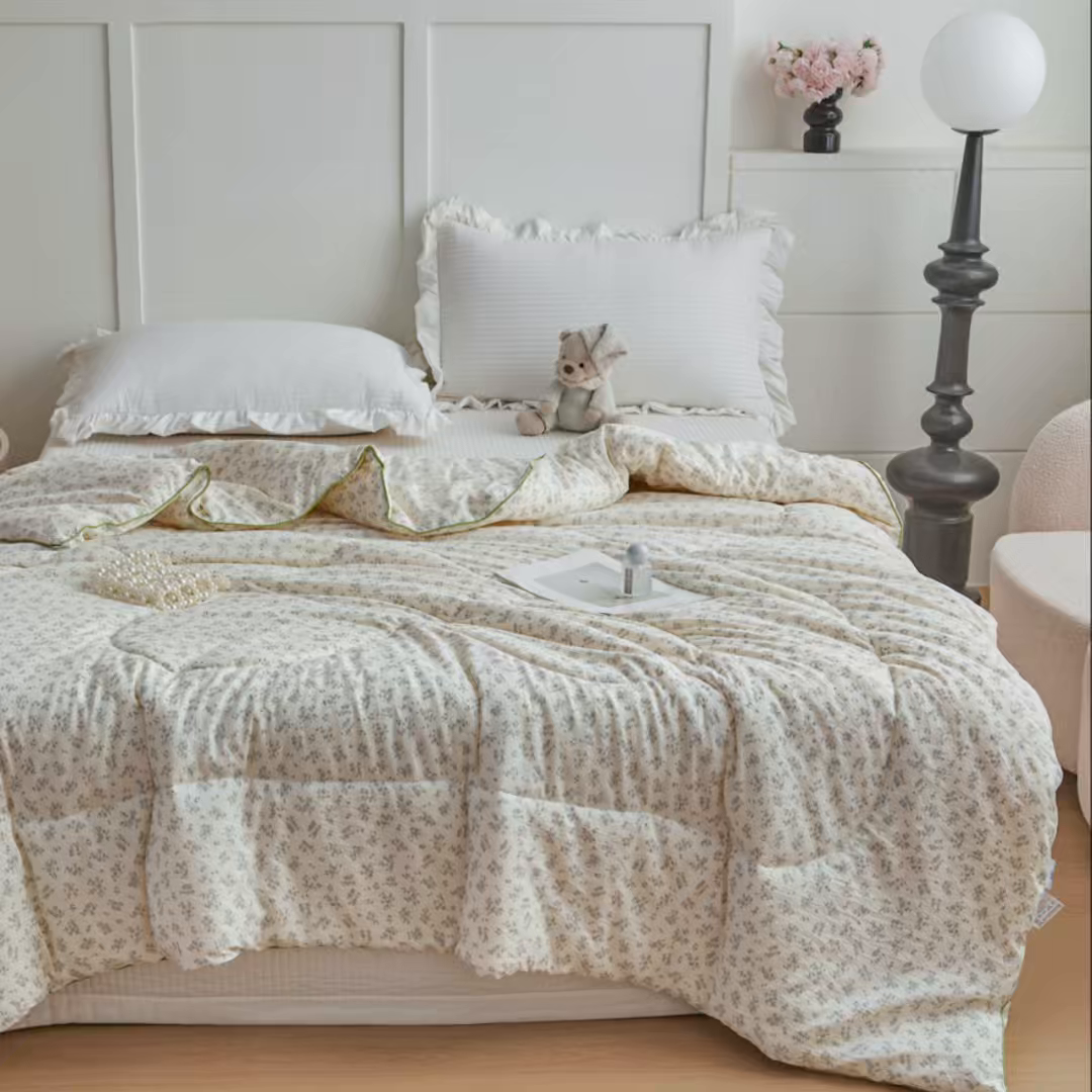 91家纺网 家纺一手货源 找家纺 尊妙被业 2026新款小奶芙大豆夏被夏凉被空调被 春日浮光