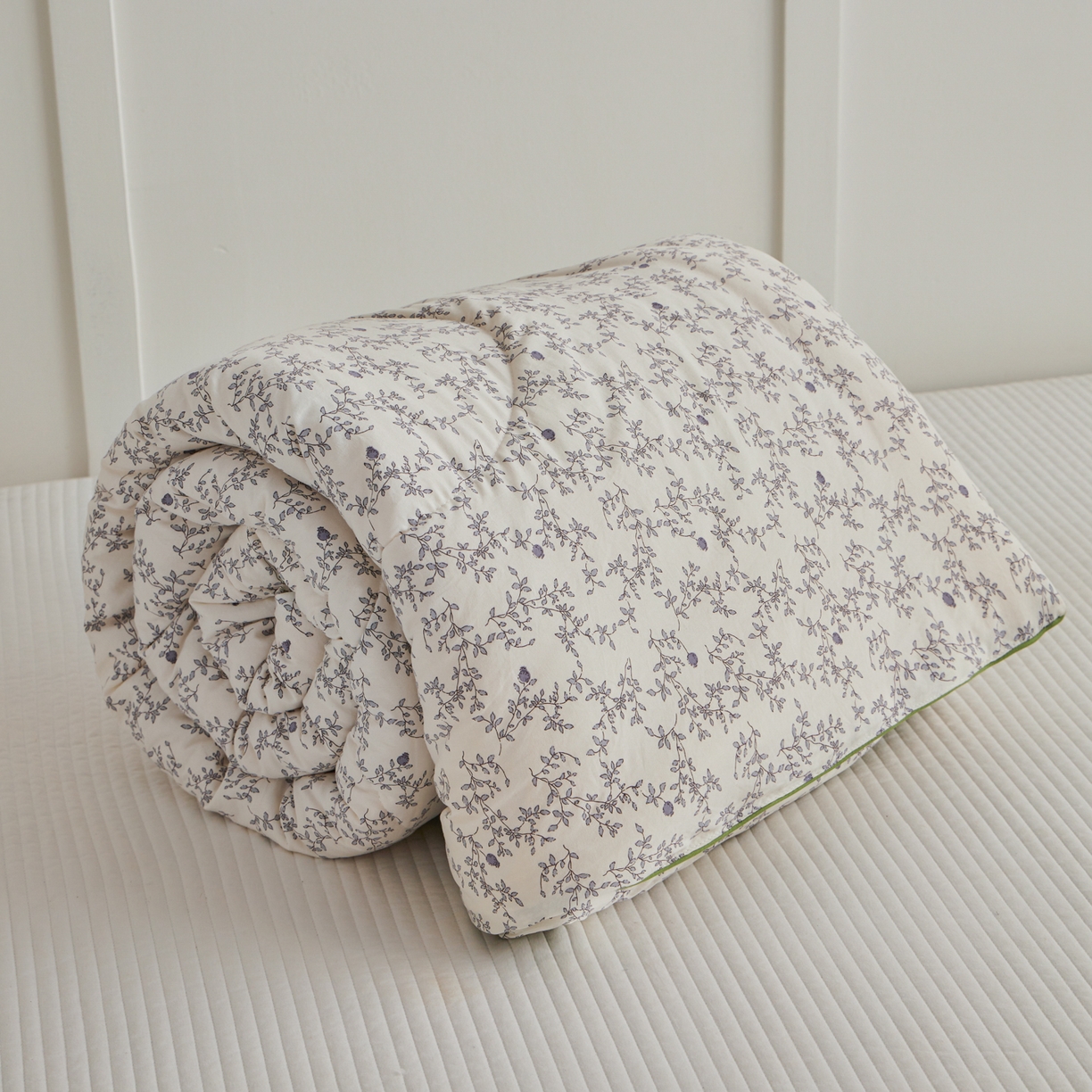 91家纺网 家纺一手货源 找家纺 尊妙被业 2026新款小奶芙大豆夏被夏凉被空调被 花连枝