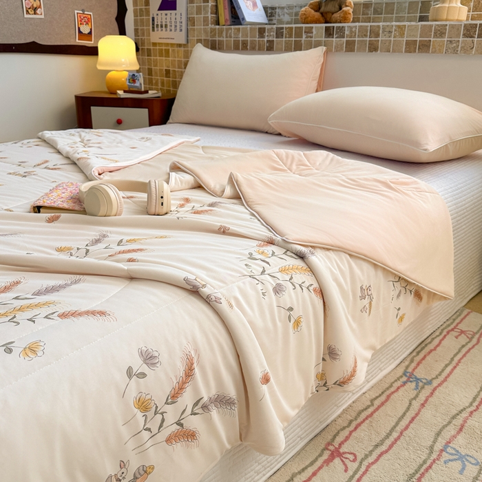 91家纺网 家纺一手货源 找家纺 鑫琪莱家纺 2026新款印花冰皮软心凉凉被夏被 风吹麦浪