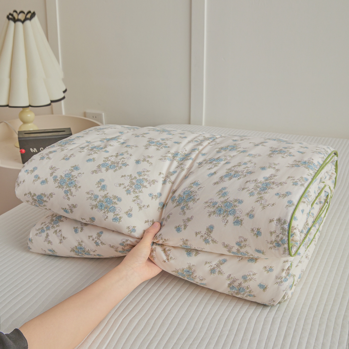 91家纺网 家纺一手货源 找家纺 尊妙被业 2026新款小奶芙大豆夏被夏凉被空调被 花屿间