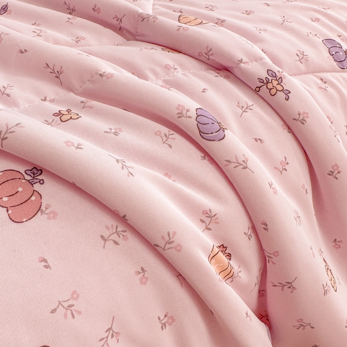 91家纺网 家纺一手货源 找家纺 鑫琪莱家纺 2026新款印花冰皮软心凉凉被夏被 瓜田夏梦-粉