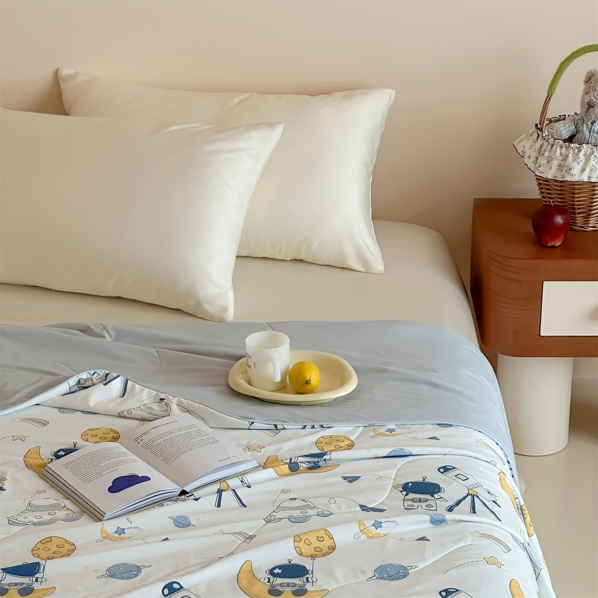 91家纺网 家纺一手货源 找家纺 傲蕾良品 2026新款【冷凝一号】高定锦氨针织蚕丝冰皮被 遨游太空