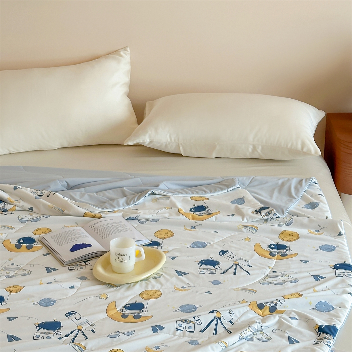 91家纺网 家纺一手货源 找家纺 傲蕾良品 2026新款【冷凝一号】高定锦氨针织蚕丝冰皮被 遨游太空