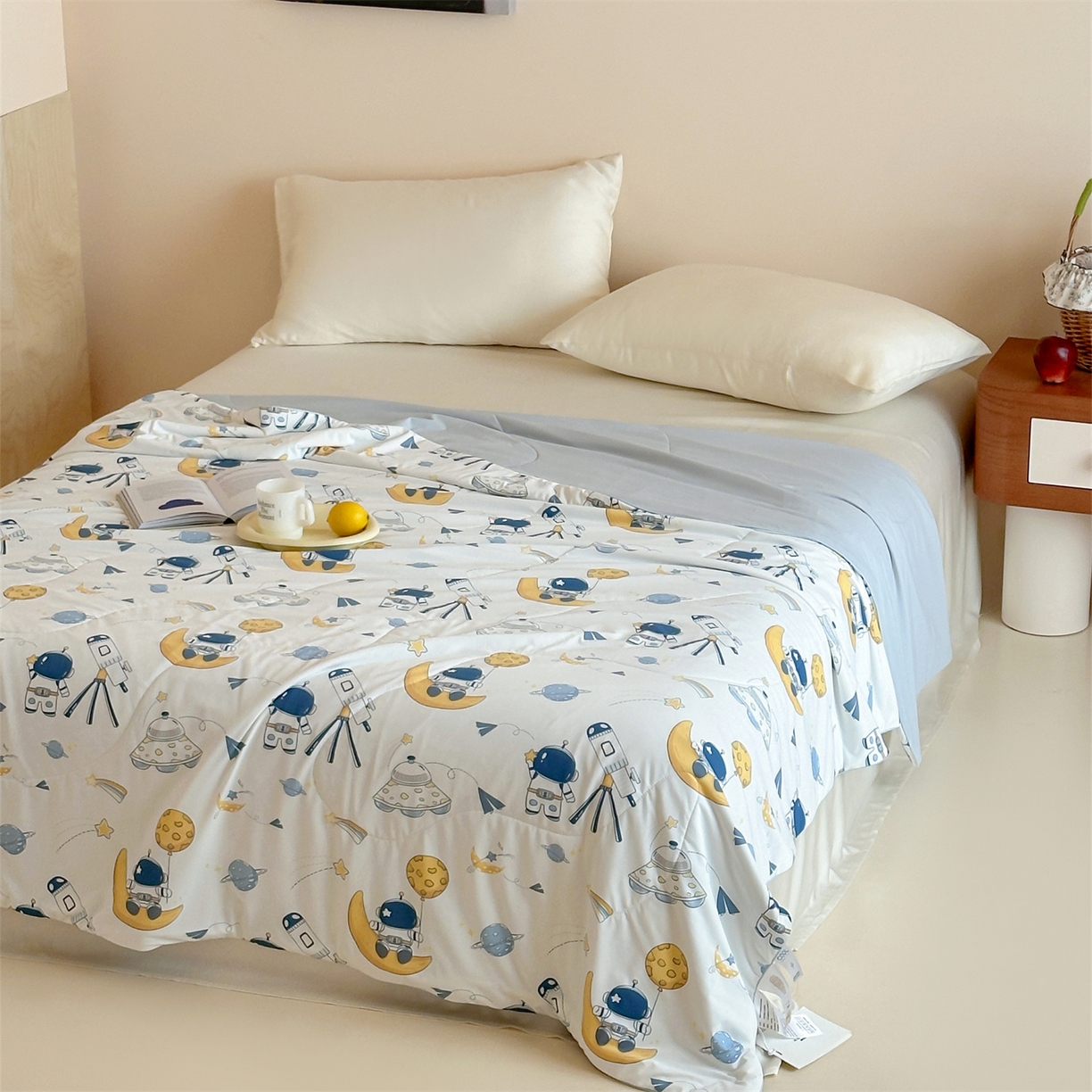 91家纺网 家纺一手货源 找家纺 傲蕾良品 2026新款【冷凝一号】高定锦氨针织蚕丝冰皮被 遨游太空