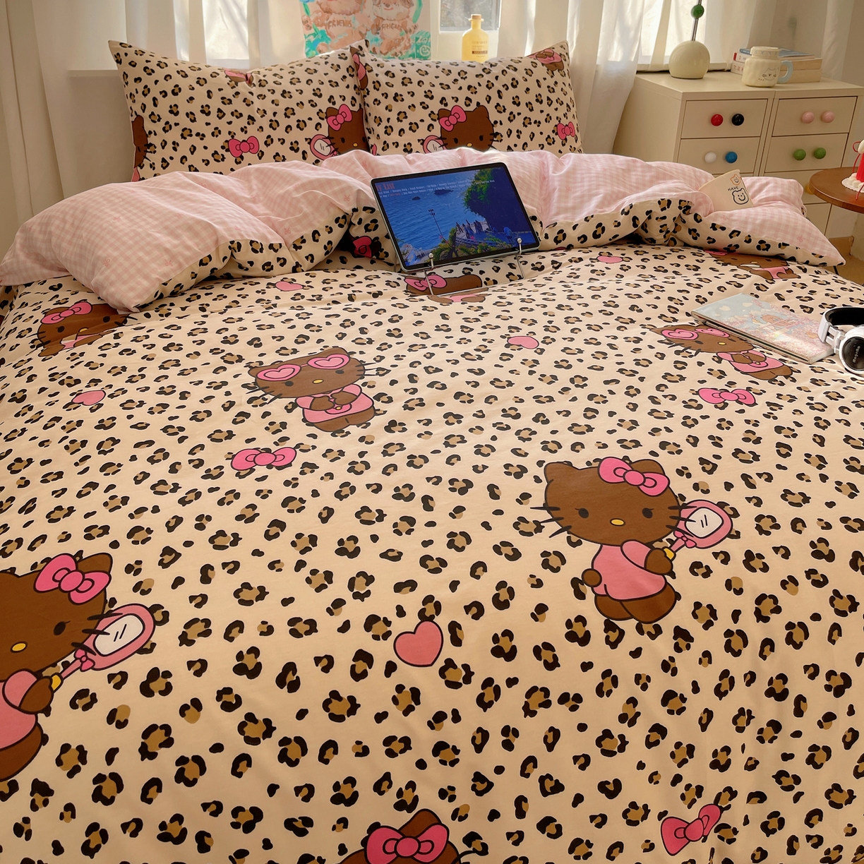 91家纺网 家纺一手货源 找家纺 六巷胡同 2026新款40支全棉13070INS卡通单品被套 豹纹黑皮猫