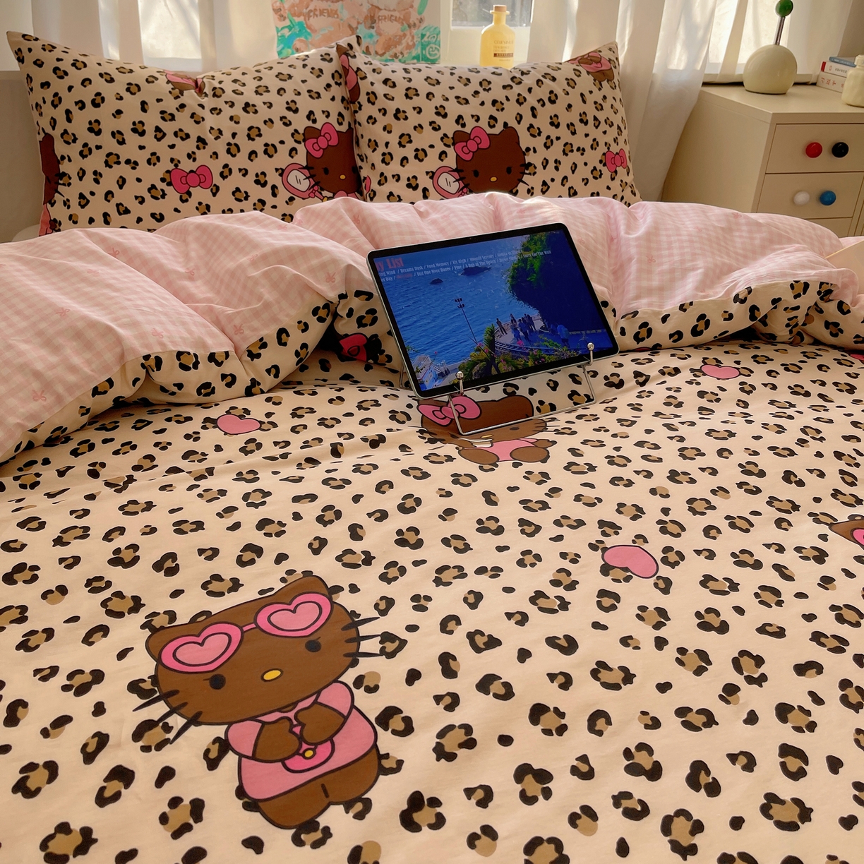 91家纺网 家纺一手货源 找家纺 六巷胡同 2026新款40支全棉13070INS卡通单品被套 豹纹黑皮猫