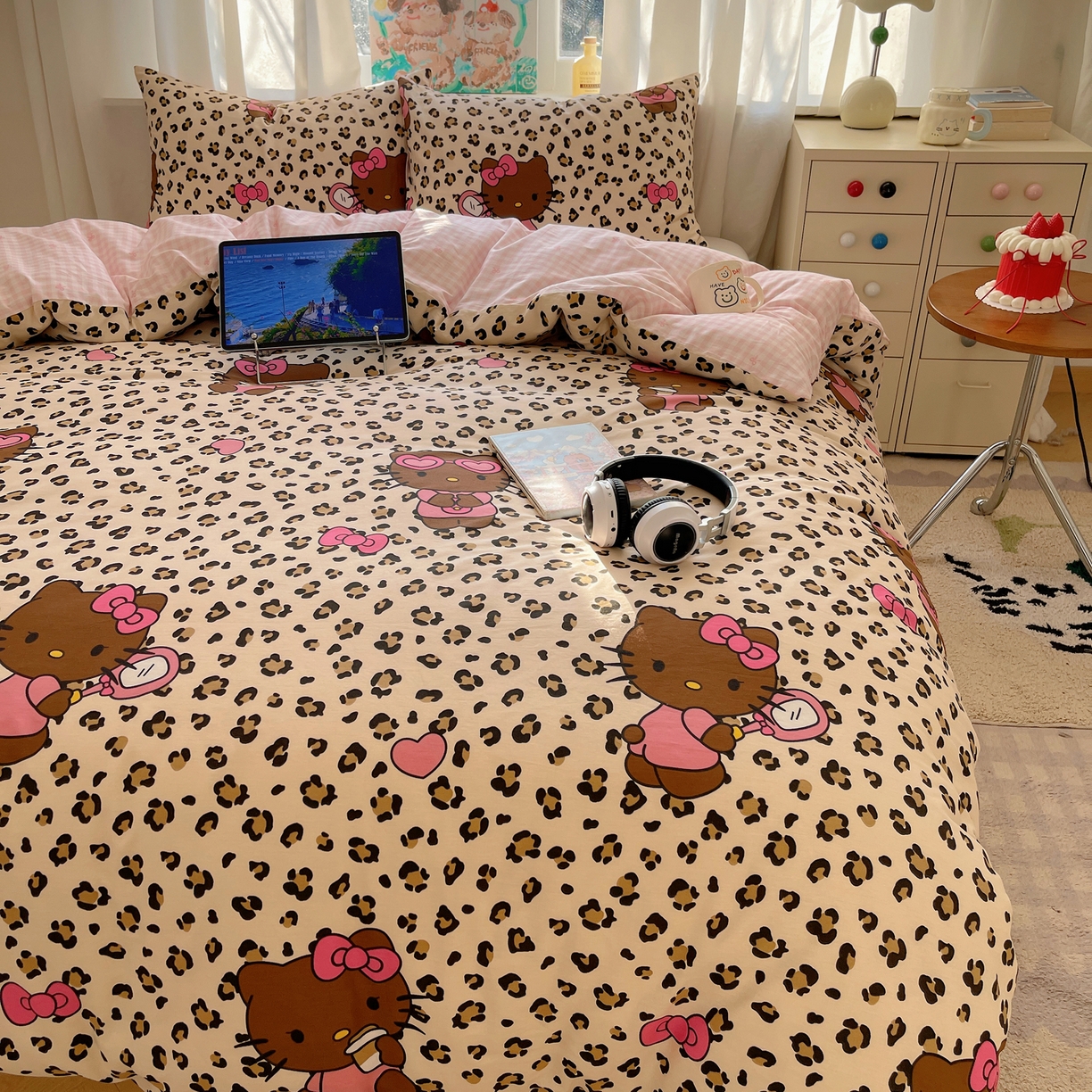 91家纺网 家纺一手货源 找家纺 六巷胡同 2026新款40支全棉13070INS卡通单品被套 豹纹黑皮猫