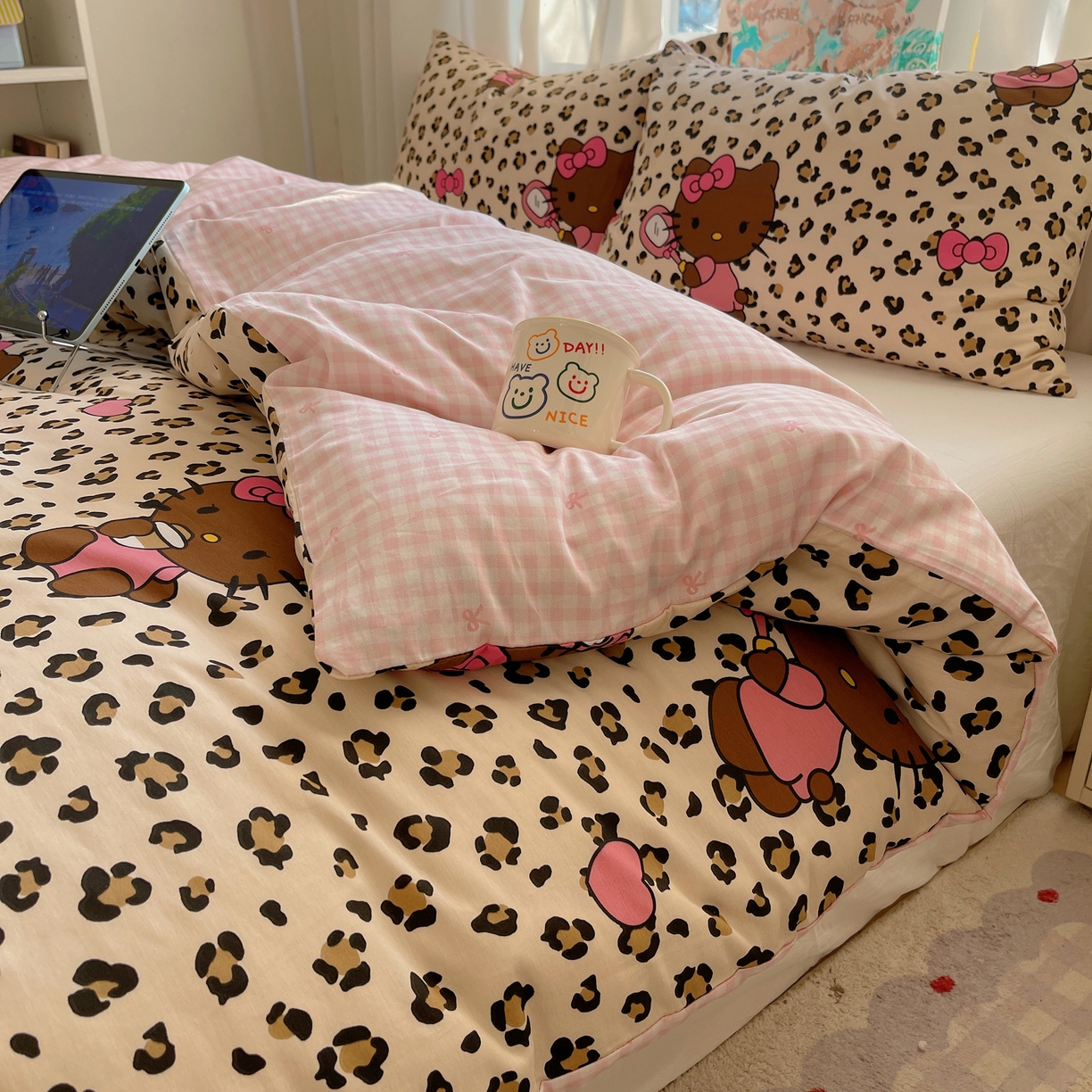 91家纺网 家纺一手货源 找家纺 六巷胡同 2026新款40支全棉13070INS卡通单品被套 豹纹黑皮猫