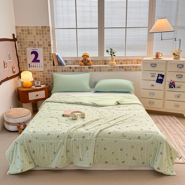 91家纺网 家纺一手货源 找家纺 鑫琪莱家纺 2026新款印花冰皮软心凉凉被夏被 瓜田夏梦-绿