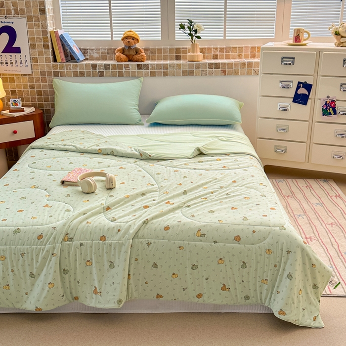 91家纺网 家纺一手货源 找家纺 鑫琪莱家纺 2026新款印花冰皮软心凉凉被夏被 瓜田夏梦-绿