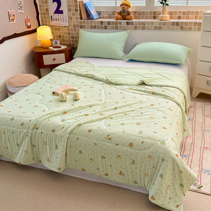 91家纺网 家纺一手货源 找家纺 鑫琪莱家纺 2026新款印花冰皮软心凉凉被夏被 瓜田夏梦-绿