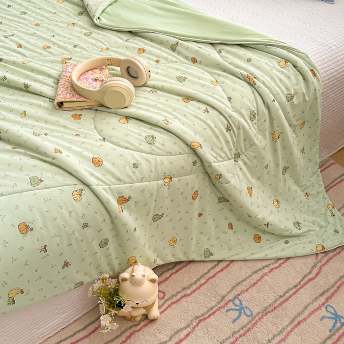 91家纺网 家纺一手货源 找家纺 鑫琪莱家纺 2026新款印花冰皮软心凉凉被夏被 瓜田夏梦-绿