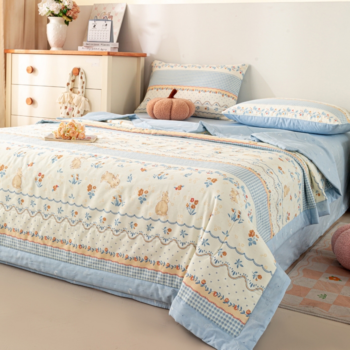 91家纺网 家纺一手货源 找家纺 红日子纺织品 2026新款全棉印花夏被夏凉被空调被 花宠乐章