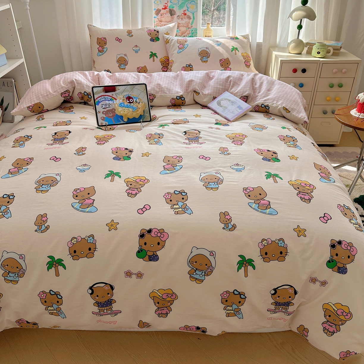 91家纺网 家纺一手货源 找家纺 六巷胡同 2026新款40支全棉13070INS卡通单品被套 度假冲浪猫