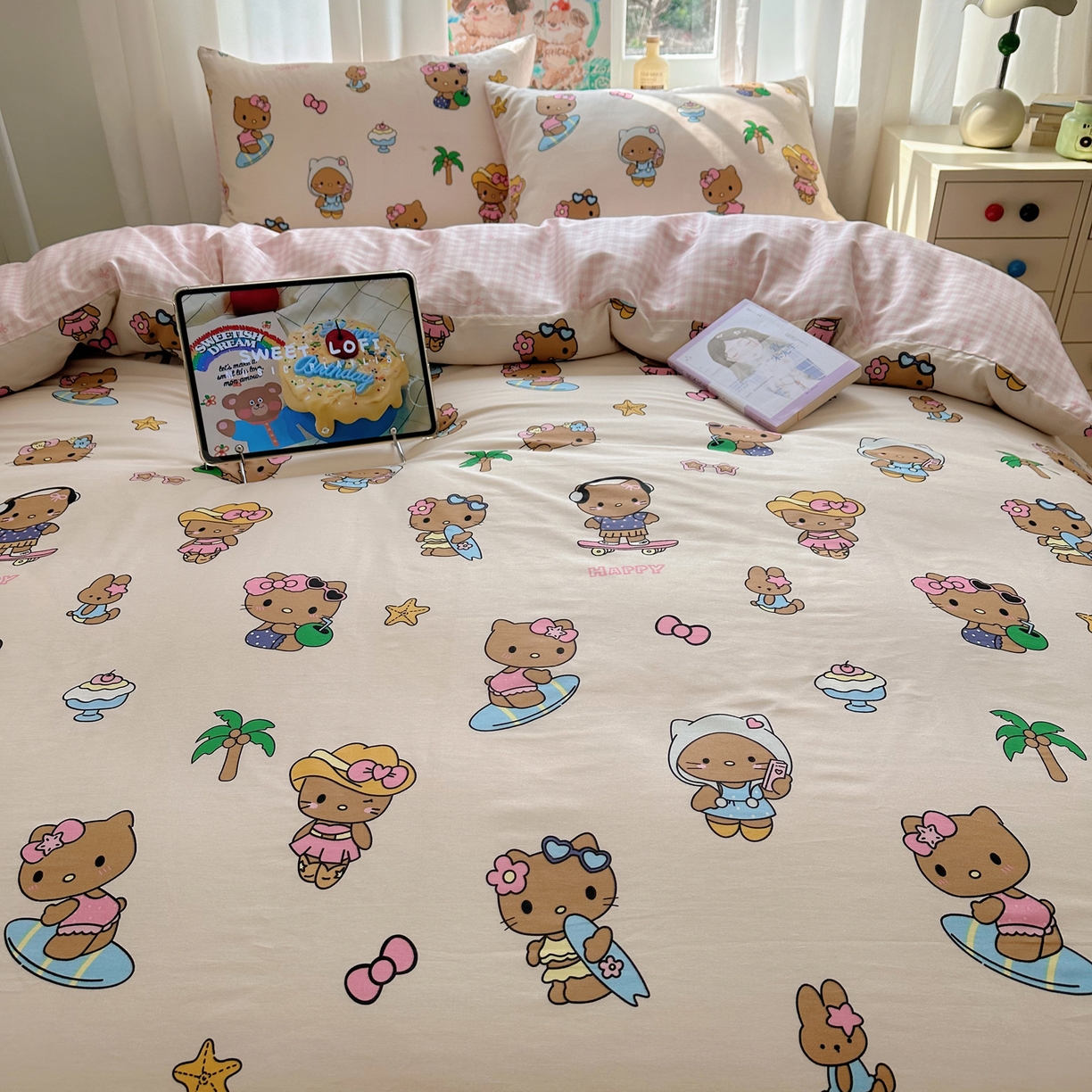 91家纺网 家纺一手货源 找家纺 六巷胡同 2026新款40支全棉13070INS卡通单品被套 度假冲浪猫