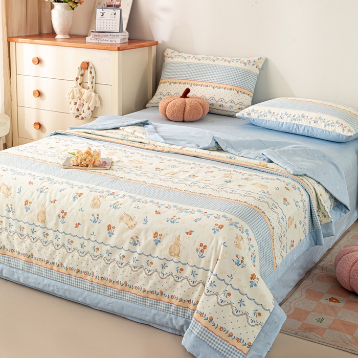 91家纺网 家纺一手货源 找家纺 红日子纺织品 2026新款全棉印花夏被夏凉被空调被 花宠乐章