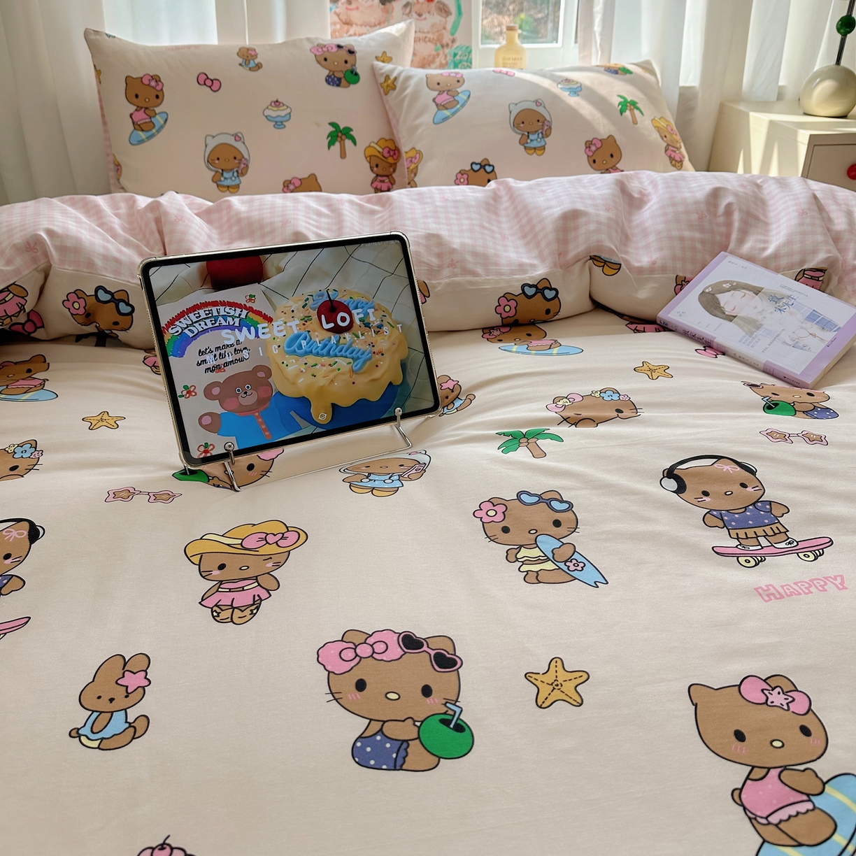 91家纺网 家纺一手货源 找家纺 六巷胡同 2026新款40支全棉13070INS卡通单品被套 度假冲浪猫