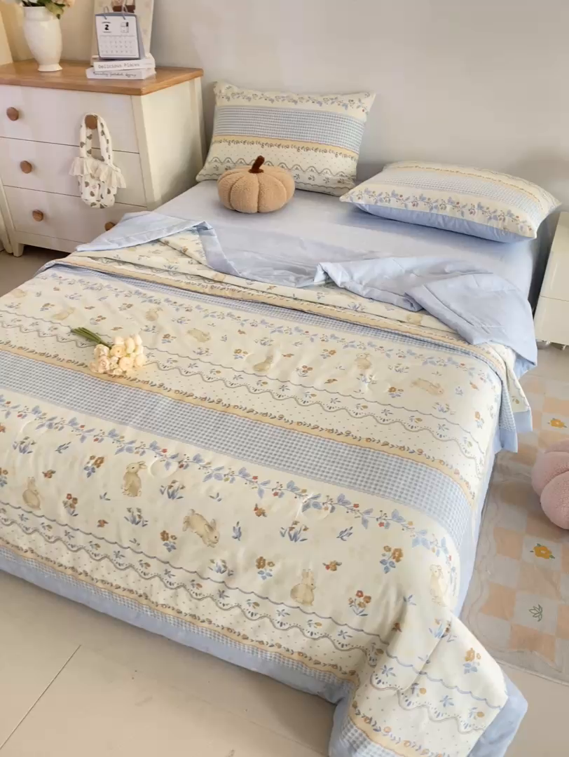 91家纺网 家纺一手货源 找家纺 红日子纺织品 2026新款全棉印花夏被夏凉被空调被 花宠乐章