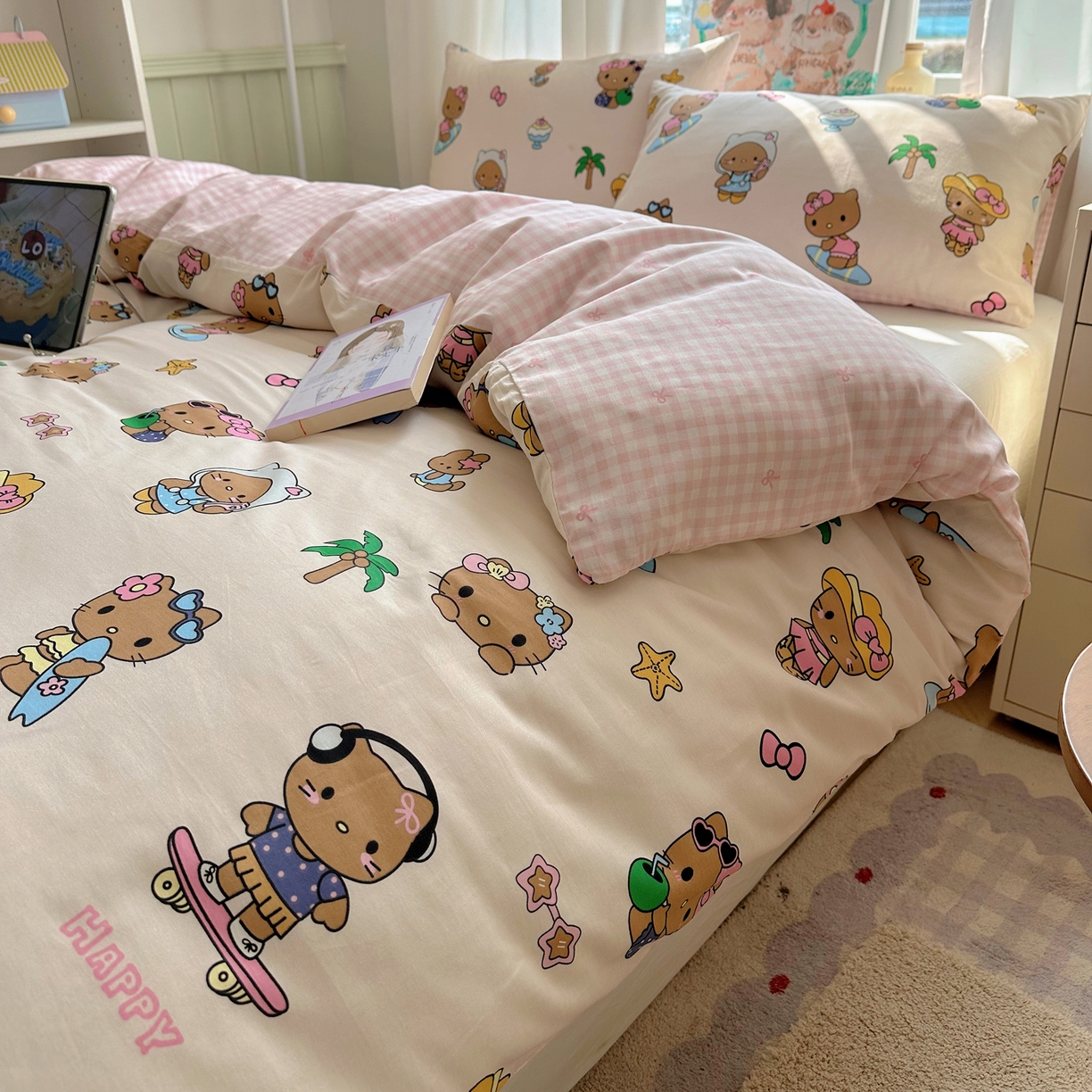 91家纺网 家纺一手货源 找家纺 六巷胡同 2026新款40支全棉13070INS卡通单品被套 度假冲浪猫