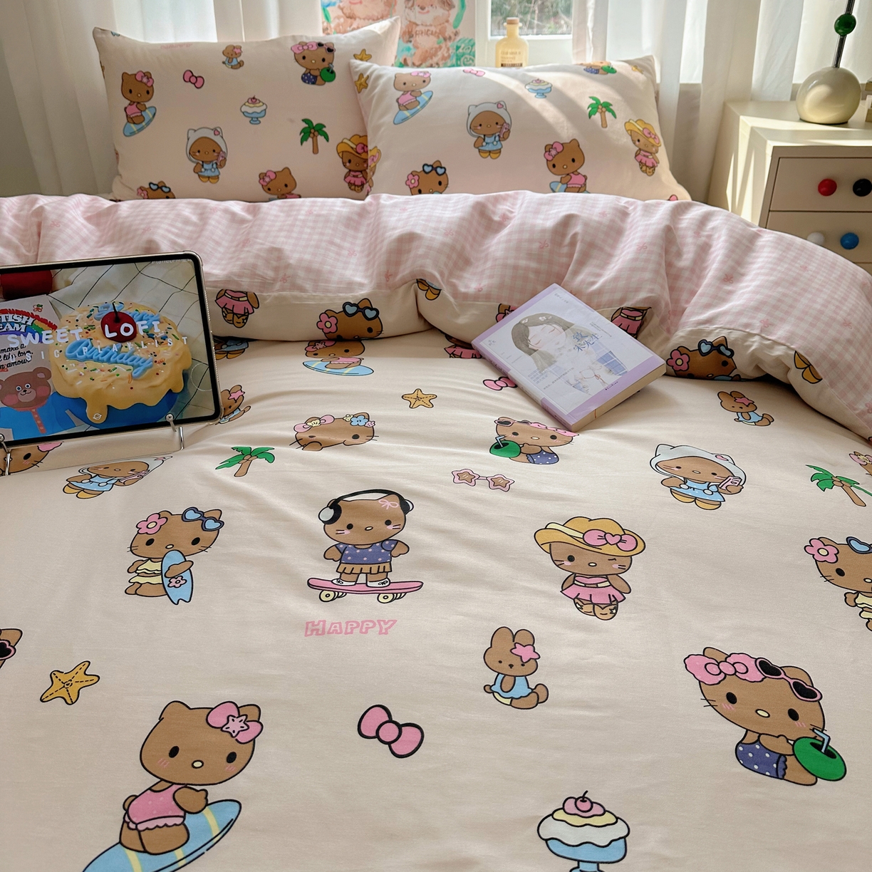 91家纺网 家纺一手货源 找家纺 六巷胡同 2026新款40支全棉13070INS卡通单品被套 度假冲浪猫