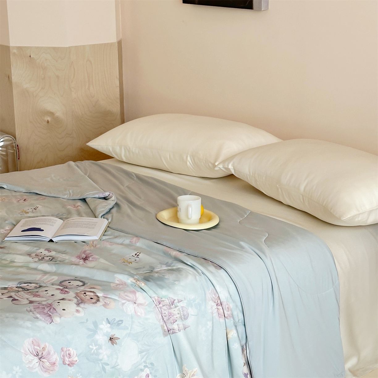 91家纺网 家纺一手货源 找家纺 傲蕾良品 2026新款【冷凝一号】高定锦氨针织蚕丝冰皮被 布偶娃娃