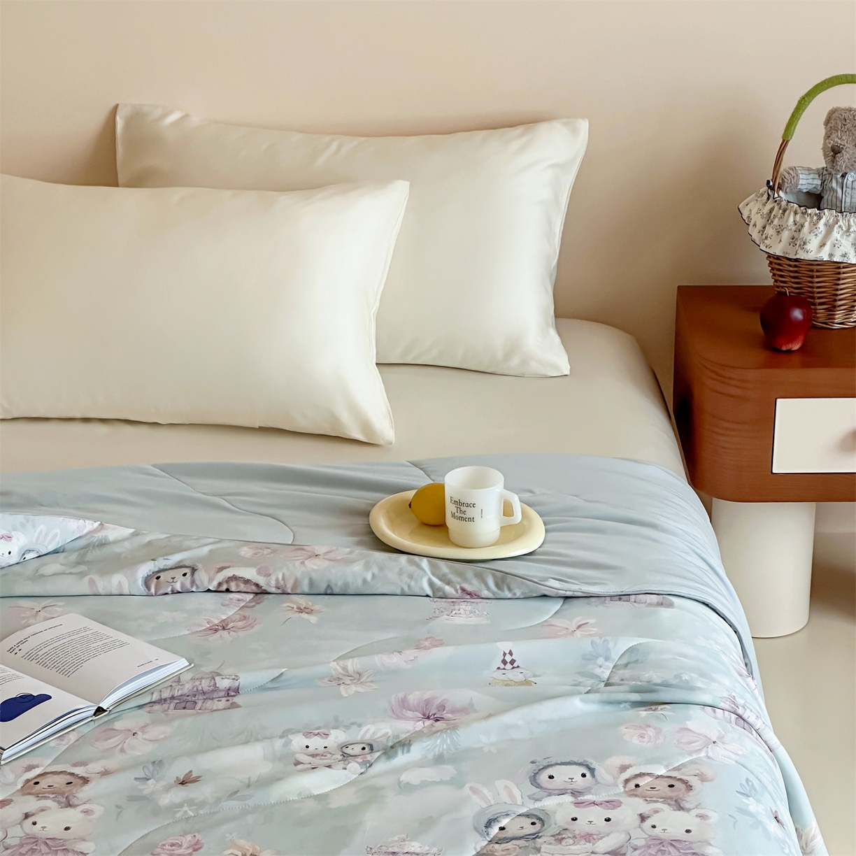 91家纺网 家纺一手货源 找家纺 傲蕾良品 2026新款【冷凝一号】高定锦氨针织蚕丝冰皮被 布偶娃娃