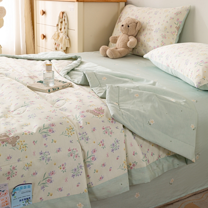 91家纺网 家纺一手货源 找家纺 红日子纺织品 2026新款全棉印花夏被夏凉被空调被 花园宝贝