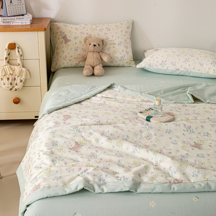 91家纺网 家纺一手货源 找家纺 红日子纺织品 2026新款全棉印花夏被夏凉被空调被 花园宝贝