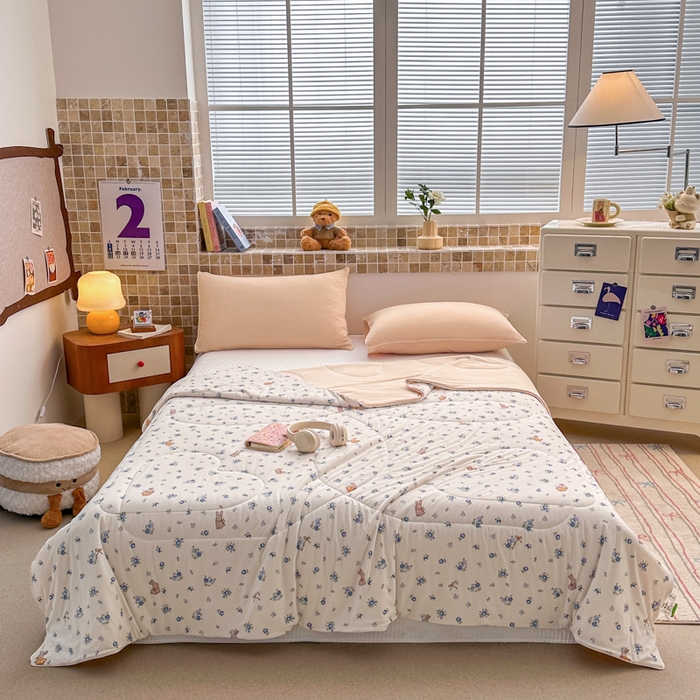 91家纺网 家纺一手货源 找家纺 鑫琪莱家纺 2026新款印花冰皮软心凉凉被夏被 蓝叶小兔-咖