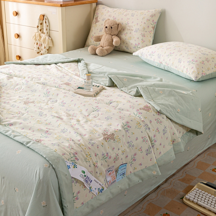 91家纺网 家纺一手货源 找家纺 红日子纺织品 2026新款全棉印花夏被夏凉被空调被 花园宝贝