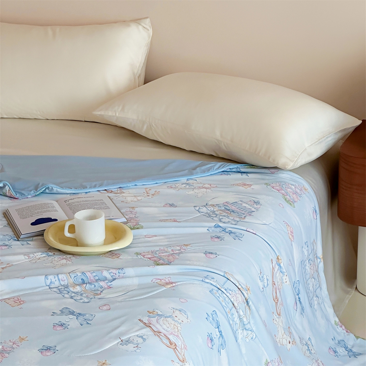 91家纺网 家纺一手货源 找家纺 傲蕾良品 2026新款【冷凝一号】高定锦氨针织蚕丝冰皮被 蛋糕派对