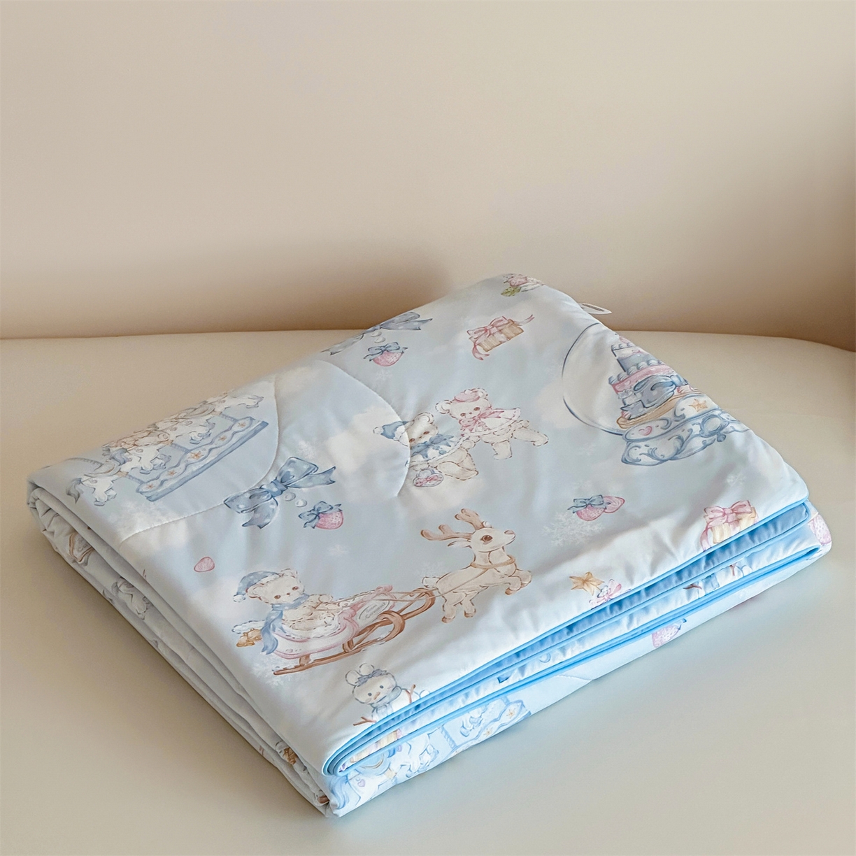 91家纺网 家纺一手货源 找家纺 傲蕾良品 2026新款【冷凝一号】高定锦氨针织蚕丝冰皮被 蛋糕派对