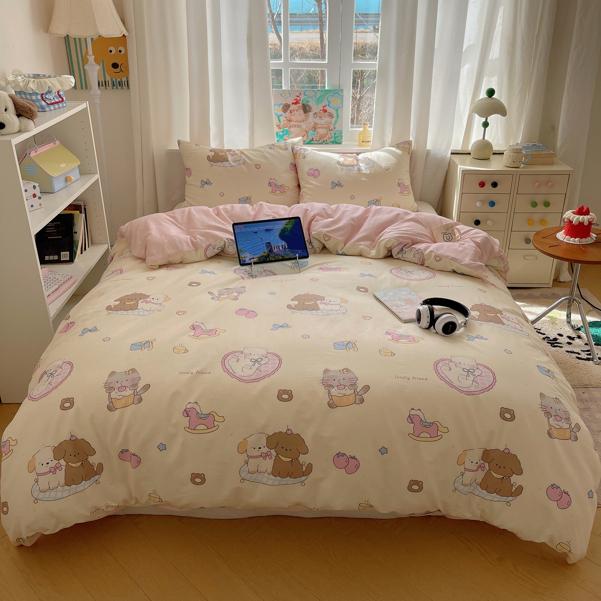 91家纺网 家纺一手货源 找家纺 六巷胡同 2026新款40支全棉13070INS卡通单品被套 狗狗轰趴记