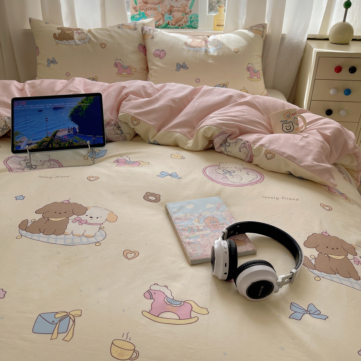 91家纺网 家纺一手货源 找家纺 六巷胡同 2026新款40支全棉13070INS卡通单品被套 狗狗轰趴记