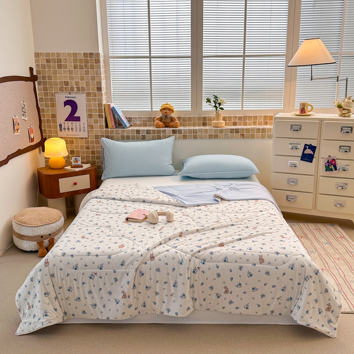 91家纺网 家纺一手货源 找家纺 鑫琪莱家纺 2026新款印花冰皮软心凉凉被夏被 蓝叶小兔-蓝