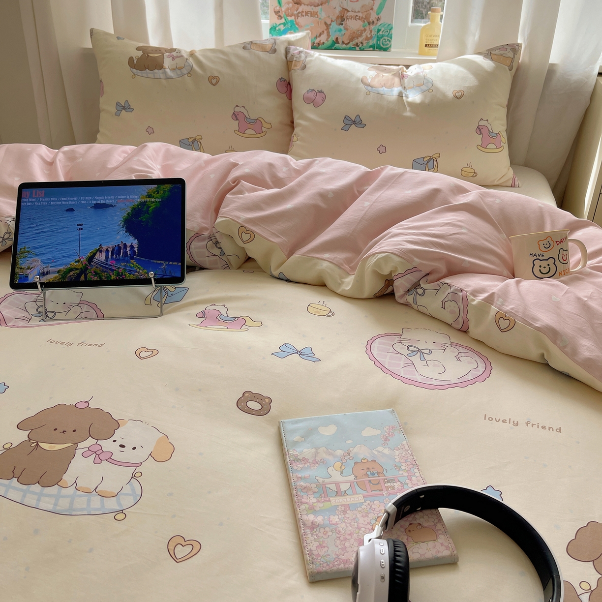 91家纺网 家纺一手货源 找家纺 六巷胡同 2026新款40支全棉13070INS卡通单品被套 狗狗轰趴记