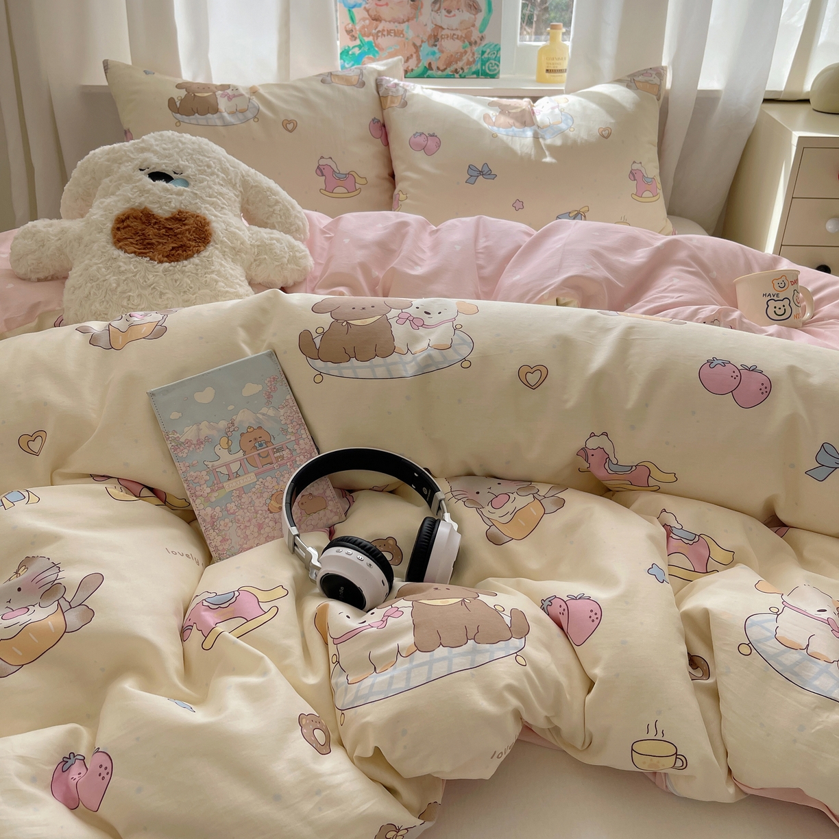 91家纺网 家纺一手货源 找家纺 六巷胡同 2026新款40支全棉13070INS卡通单品被套 狗狗轰趴记