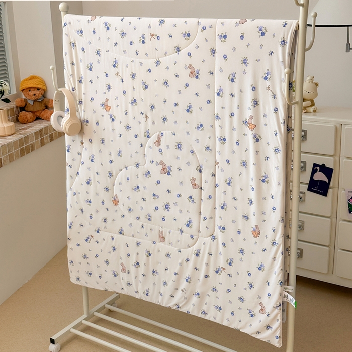 91家纺网 家纺一手货源 找家纺 鑫琪莱家纺 2026新款印花冰皮软心凉凉被夏被 蓝叶小兔-蓝