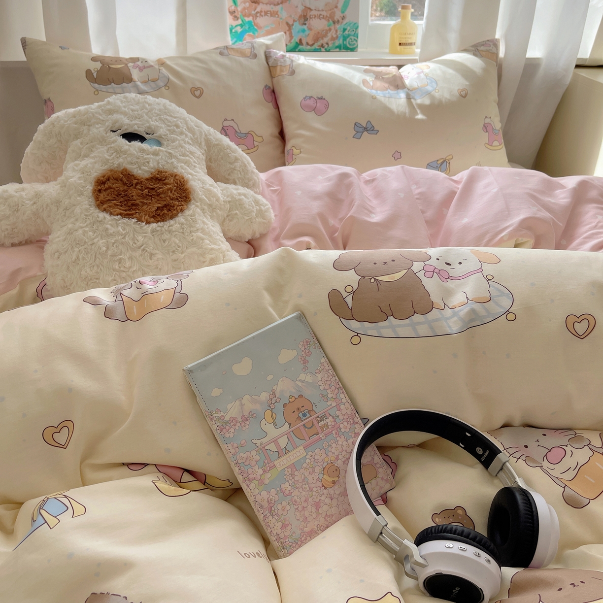 91家纺网 家纺一手货源 找家纺 六巷胡同 2026新款40支全棉13070INS卡通单品被套 狗狗轰趴记