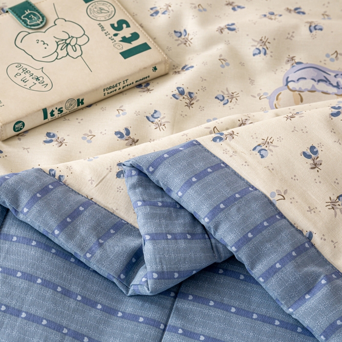 91家纺网 家纺一手货源 找家纺 红日子纺织品 2026新款全棉印花夏被夏凉被空调被 玲语小狗