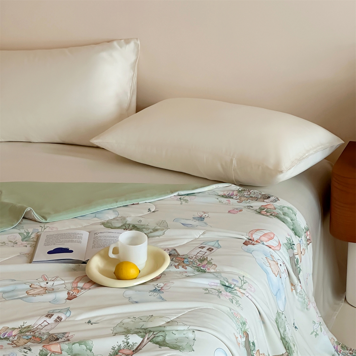 91家纺网 家纺一手货源 找家纺 傲蕾良品 2026新款【冷凝一号】高定锦氨针织蚕丝冰皮被 奇幻森林