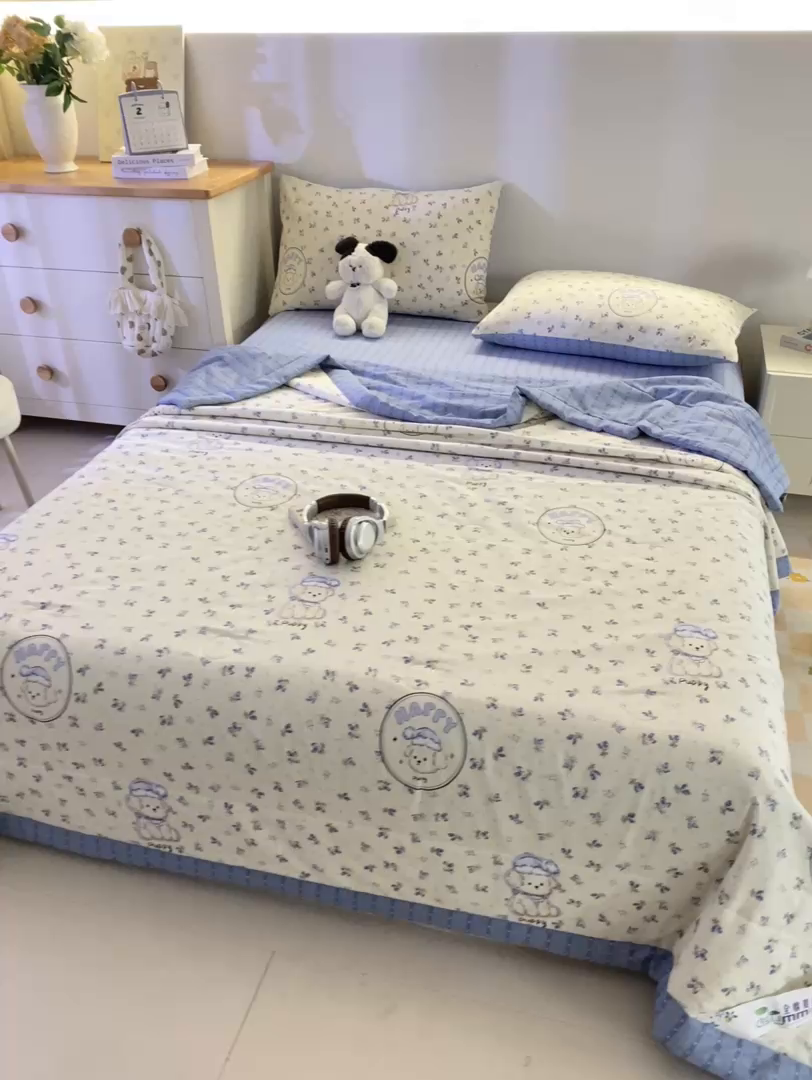 91家纺网 家纺一手货源 找家纺 红日子纺织品 2026新款全棉印花夏被夏凉被空调被 玲语小狗