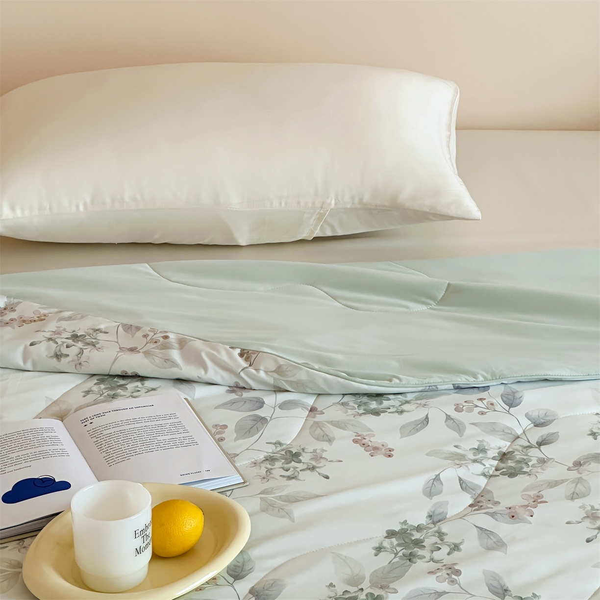 91家纺网 家纺一手货源 找家纺 傲蕾良品 2026新款【冷凝一号】高定锦氨针织蚕丝冰皮被 青枝绿叶