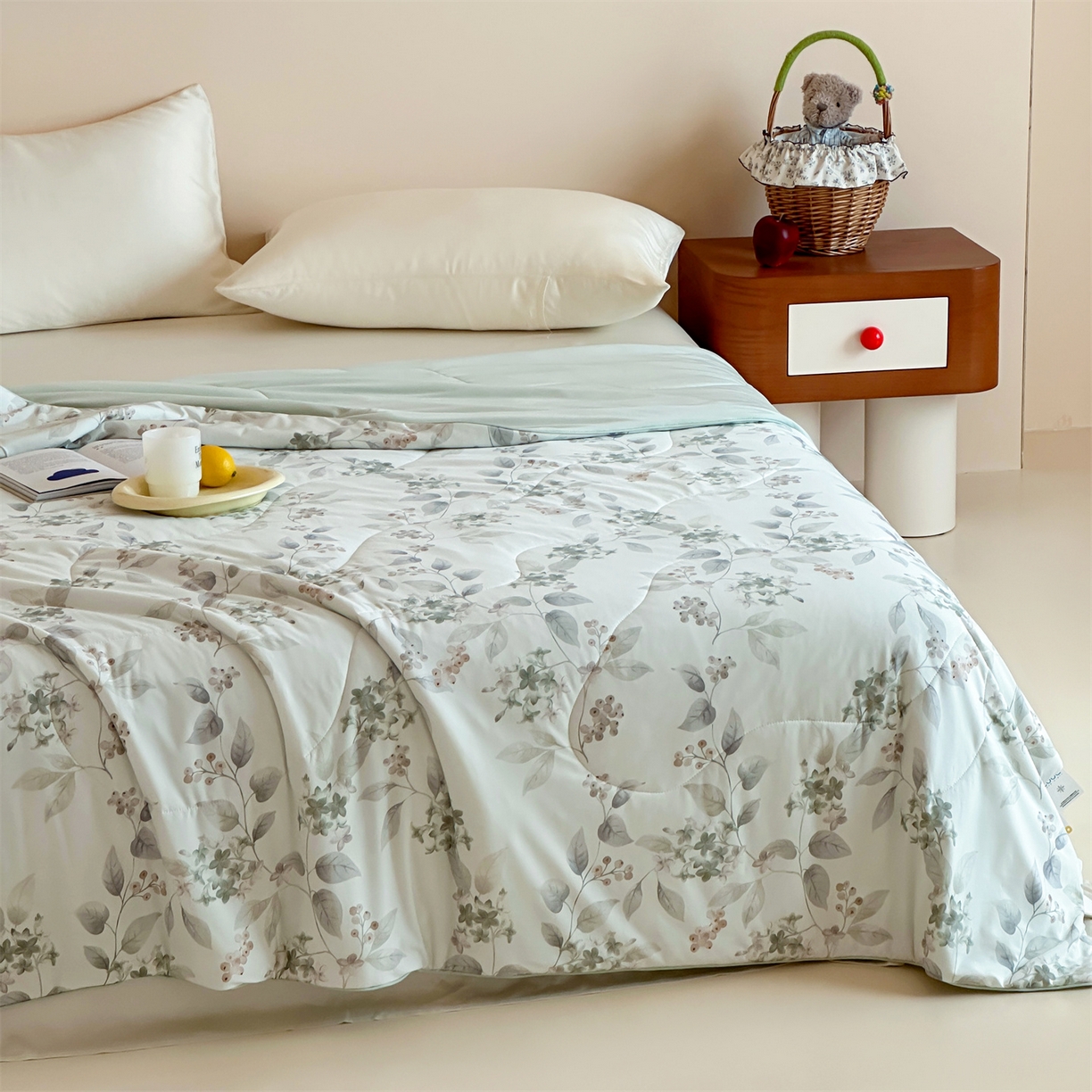 91家纺网 家纺一手货源 找家纺 傲蕾良品 2026新款【冷凝一号】高定锦氨针织蚕丝冰皮被 青枝绿叶